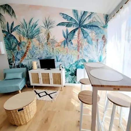 Piscine Proche Et Village Naturiste *