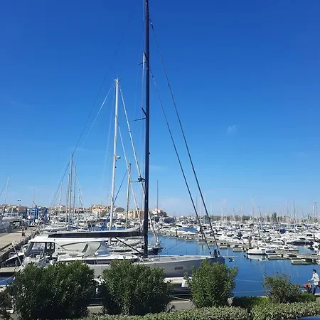 Piscine Proche Et Village Naturiste Apartment