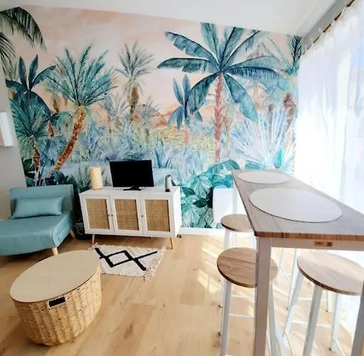 Piscine Proche Et Village Naturiste *