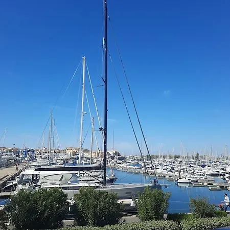Piscine Proche Et Village Naturiste